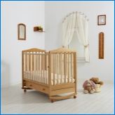 Štandardné veľkosti detskej postieľky pre novorodencov a jemnosti posteľnej bielizne