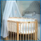 Štandardné veľkosti detskej postieľky pre novorodencov a jemnosti posteľnej bielizne