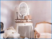 Biele toaletné potreby so zrkadlom: Charakteristiky