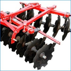 Mini traktory "Uralets": funkcie a model