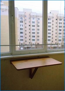 Skladací stôl na balkóne