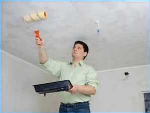 Ako zmyť bielenie zo stropu: metódy a prostriedky
