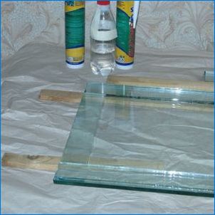 Vlastnosti použitia tesniacej látky na sklo