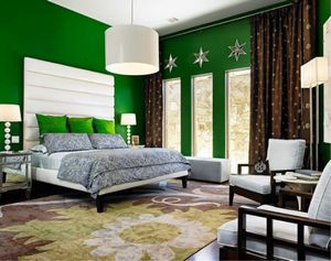 Zelená tapeta v spálni