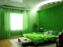 Zelená tapeta v spálni