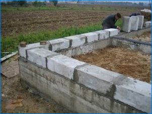 Usporiadanie a výstavba jednopodlažného domu penového bloku