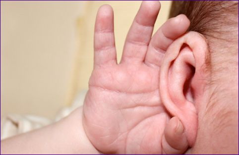 Keď vaše dieťa začne dobre počuť a vedome reagovať na zvuky