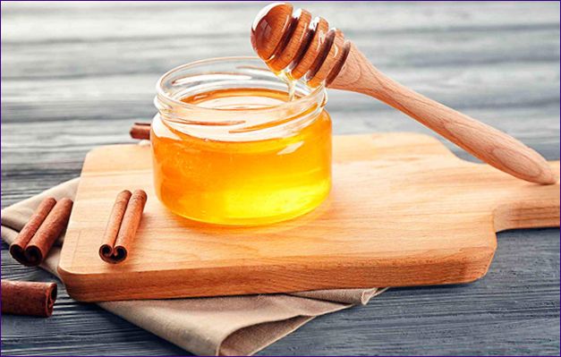 Ako si vyrobiť masku s medom a škoricou