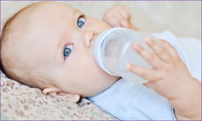 Malo by vaše dieťa dostávať vodu?