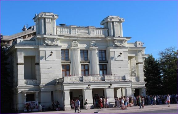 Puškinovo mestské divadlo