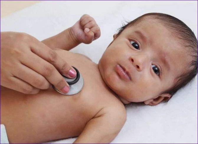 Suchá pokožka na detskom tele, rukách a nohách: príčiny, prehľad 10 produktov starostlivosti