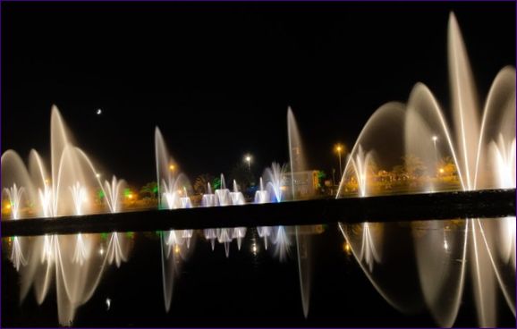 Tancujúce fontány v Batumi