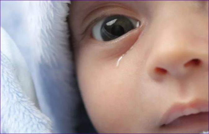 Slzavé oko dieťaťa