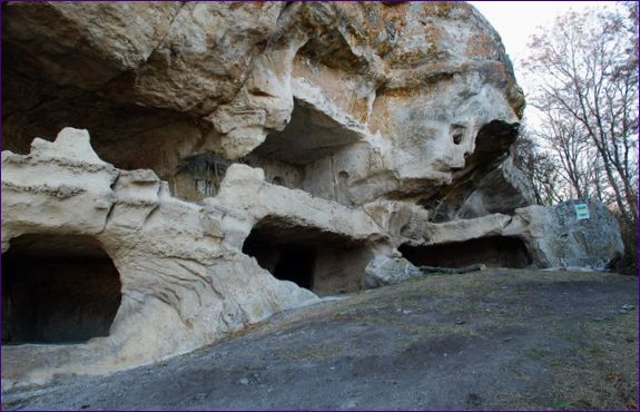 Jaskynné mesto Tepe-Kermen