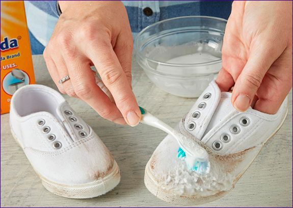 Ako umyť biele bežecké topánky